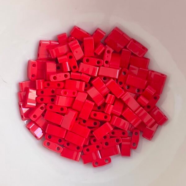 Half-Tila Miyuki - Opaque Red - HTL408